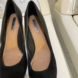 Tahari Classic Black Heels